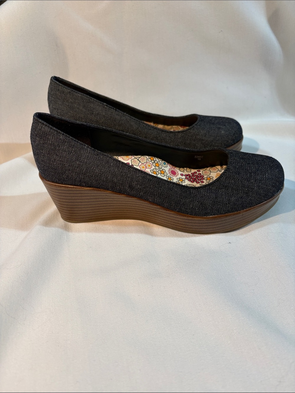 NWT American Eagle Dark Denim Wedges Floral-Insole size 5.5